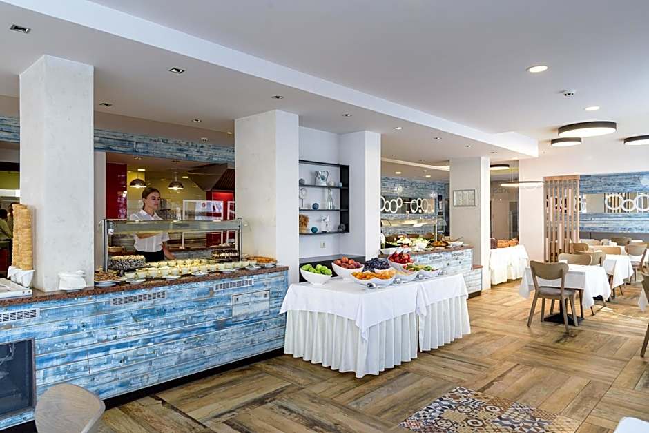 Lion Sunny Beach Hotel