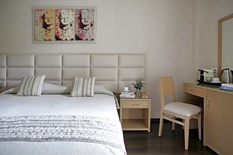 Standard Double or Twin Room with Side Sea View