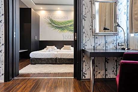 Family Room (2 Adults + 2 Children)