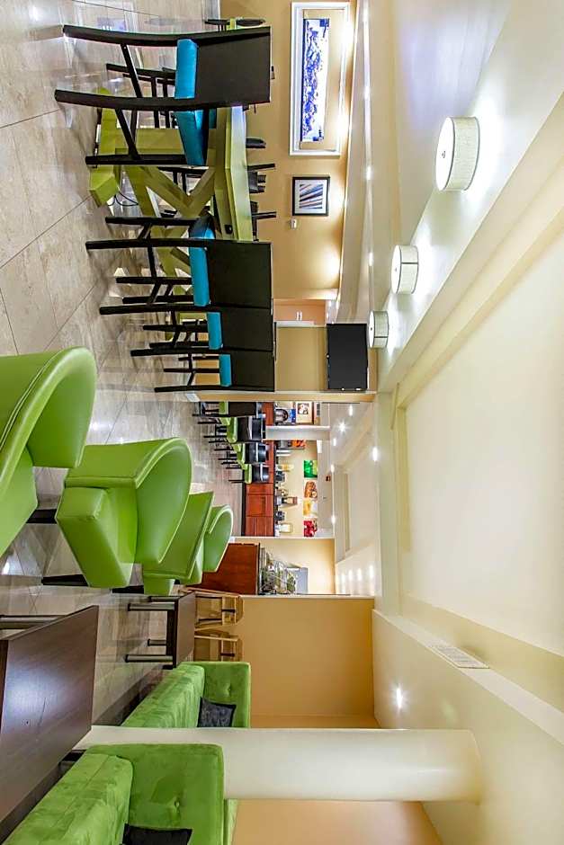 Quality Inn & Suites Middletown - Newport