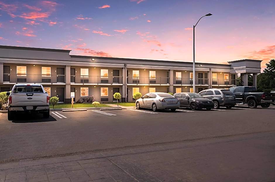 Clarion Inn & Suites Russellville I-40