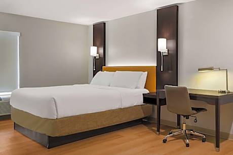 1 King Bed, Suite, No Smoking