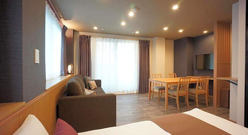 WIRES HOTEL James zaka