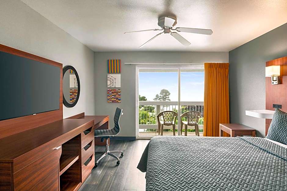 Travelodge by Wyndham Depoe Bay