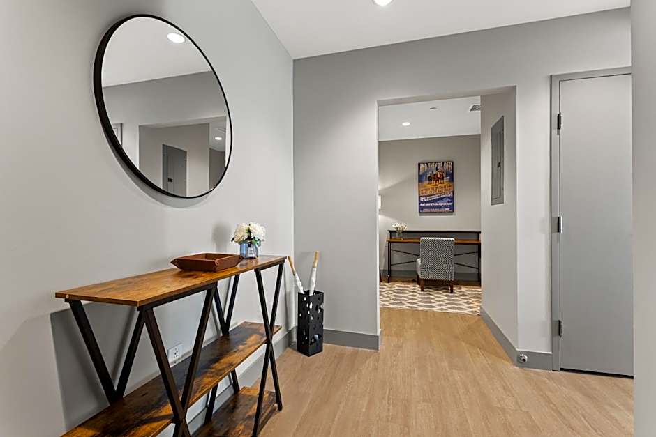 175 LEX - Walkable Downtown Lexington & Rupp Arena - Full Condos