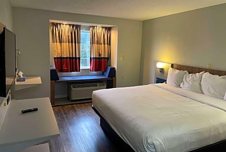 1 queen bed, mobility accessible room, non-smoking