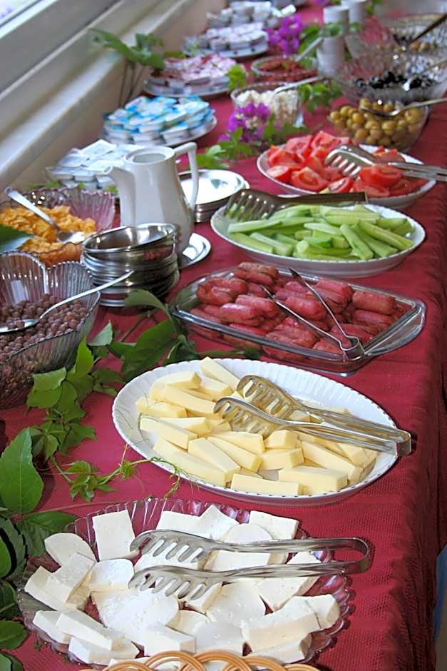 Canada Hotel & Bungalows