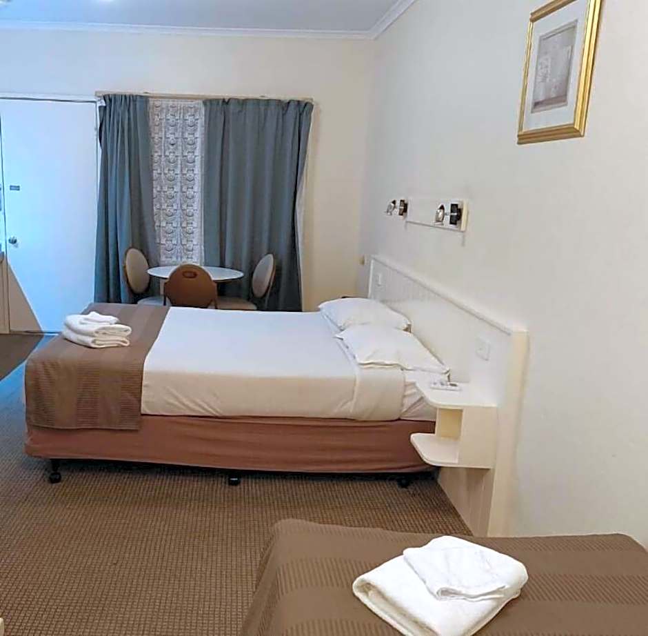 Lazy River Motor Inn