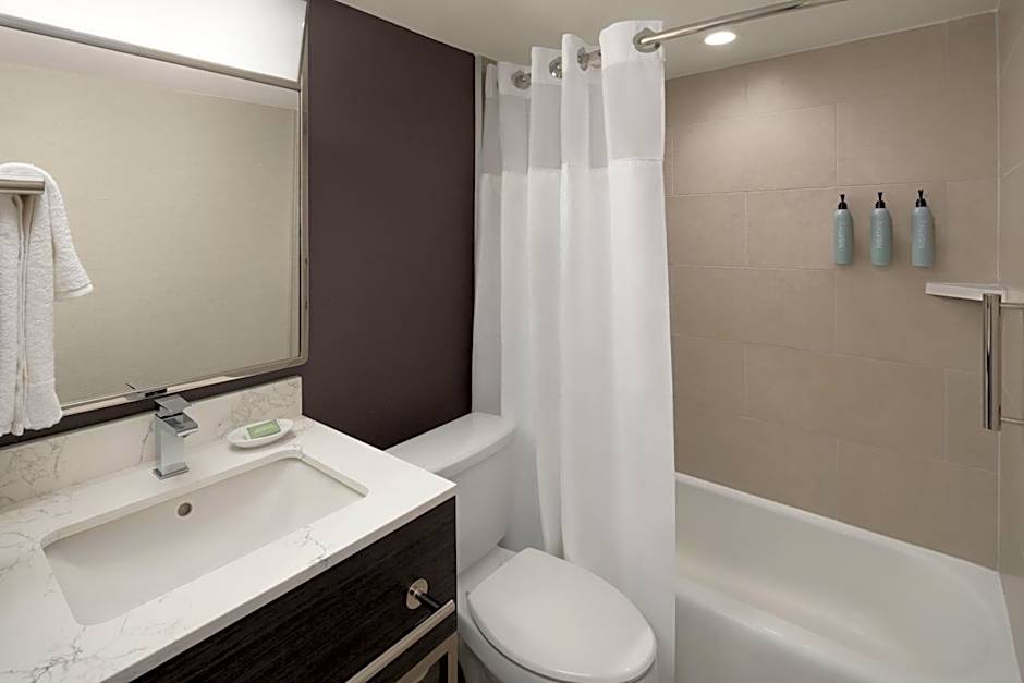 Courtyard by Marriott New Haven at Yale