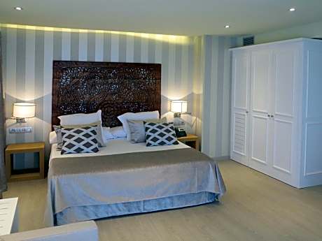 Suite with Spa bath and City View