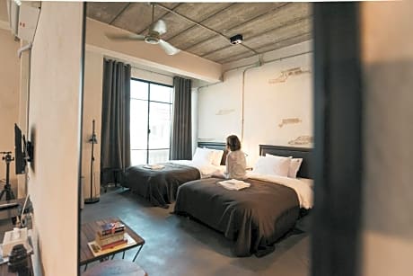 1 King Bed Deluxe Nonsmoking