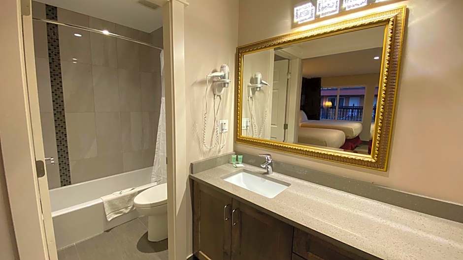 Sahara Courtyard Inn & Suites Osoyoos