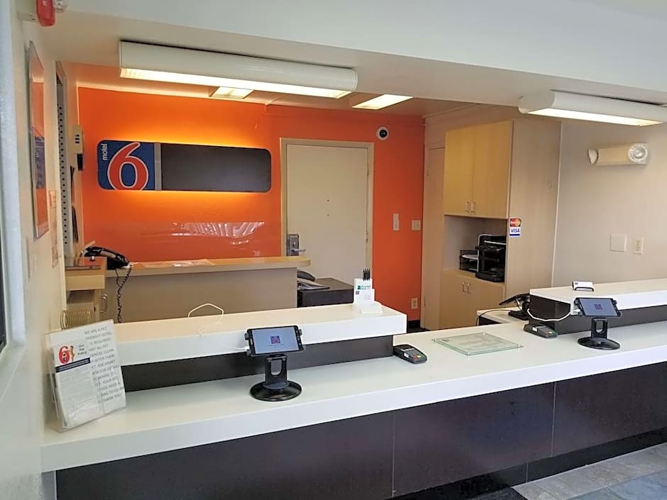 Motel 6-Normal, IL - Bloomington Area