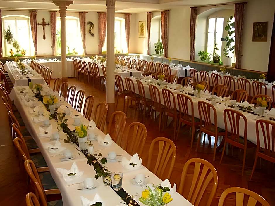 Land-gut-Hotel Landgasthof zur Rose
