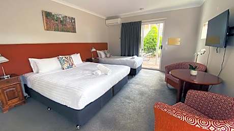 King Room with Roll-In Shower - Disability Access