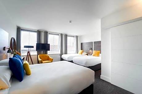 Deluxe Quadruple Room