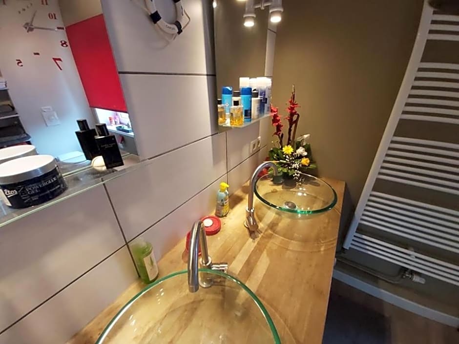 Magnifiques chambres au calme by Claire de Meuse