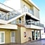 California Comfort & Suites