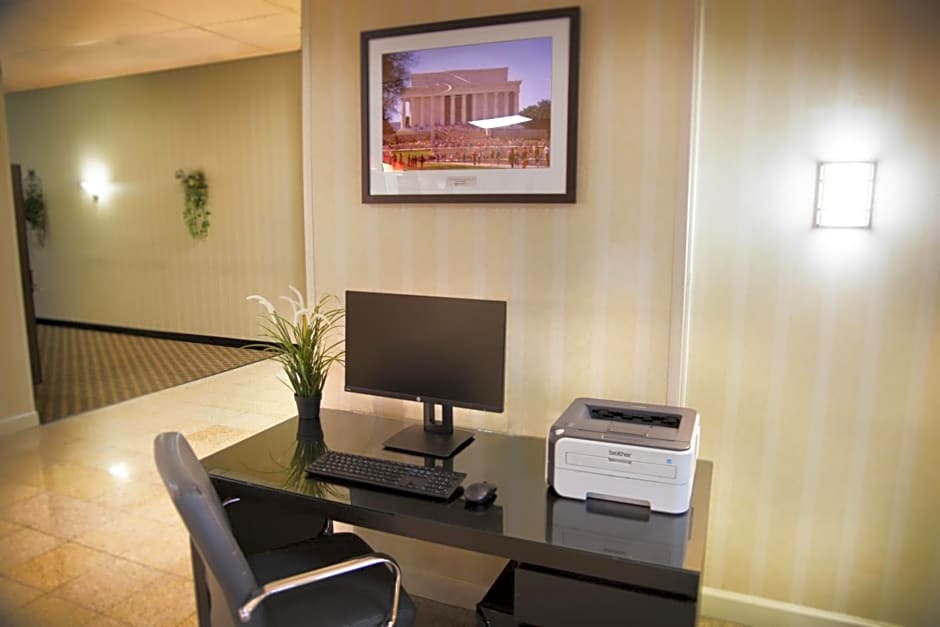 Ramada by Wyndham Triangle/Quantico