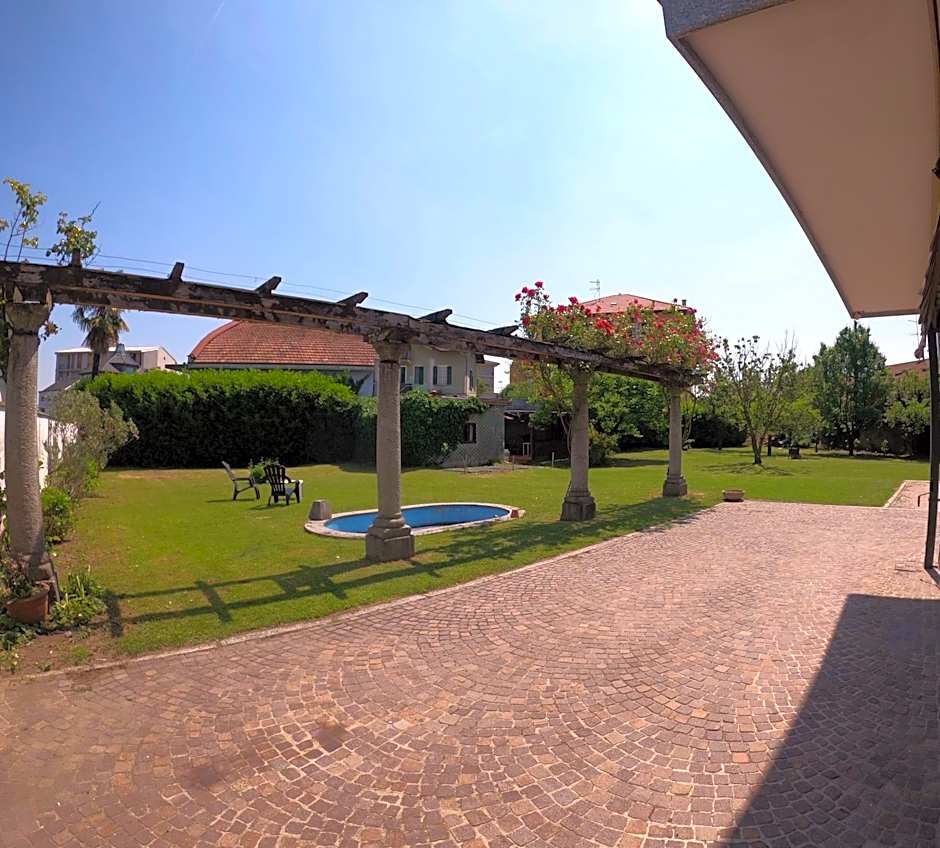 Bella Vita Guesthouse -parcheggio privato interno