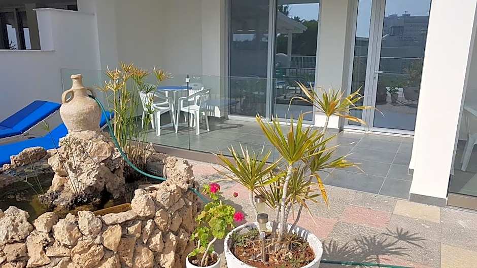 Christopher's Sandy Beach Suites
