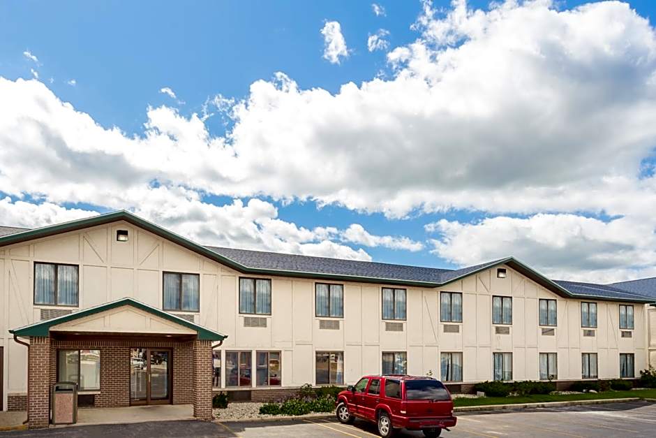 Delavan Inn and Suites