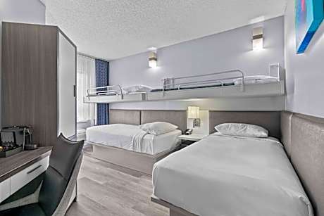 Quadruple Room with Four Single Beds - Non-Smoking