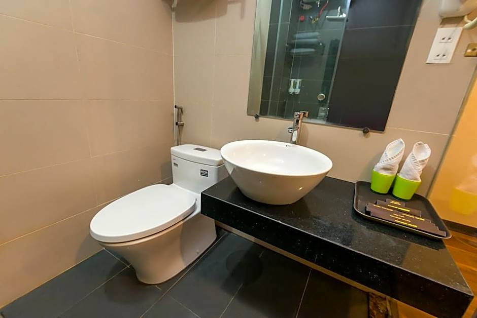 OYO 930 Thang Long Hotel