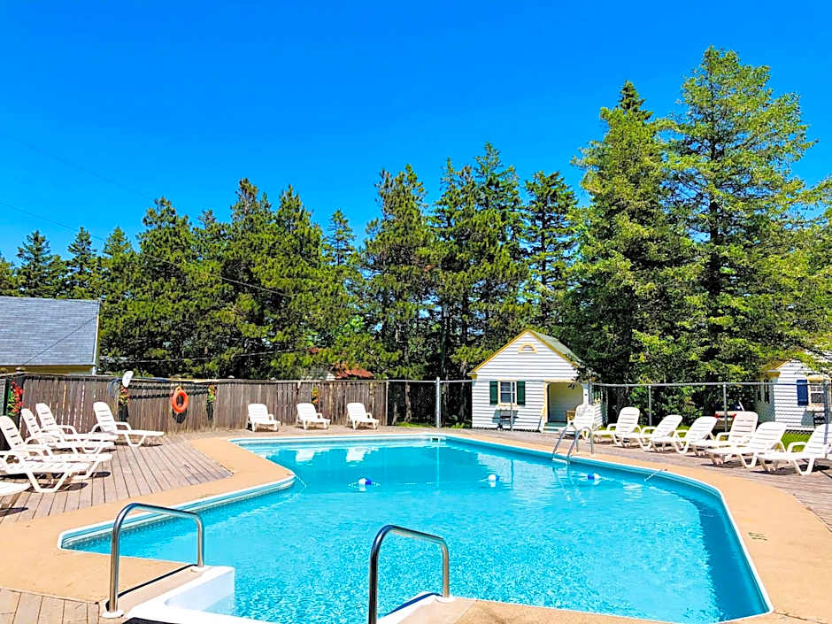 Green Gables Bungalow Court