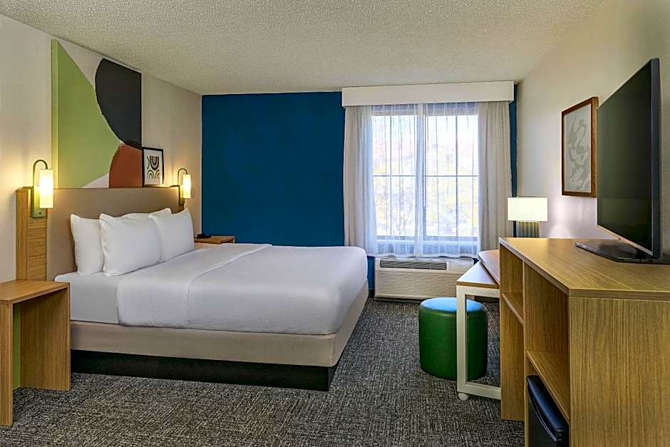 Spark by Hilton Denver International Airport