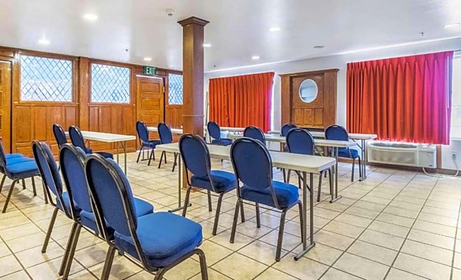 Studio 6 Suites Hesperia, CA West Main Street I 15