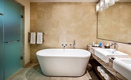 Junior Suite, 1 King Bed, Balcony, Mountain View