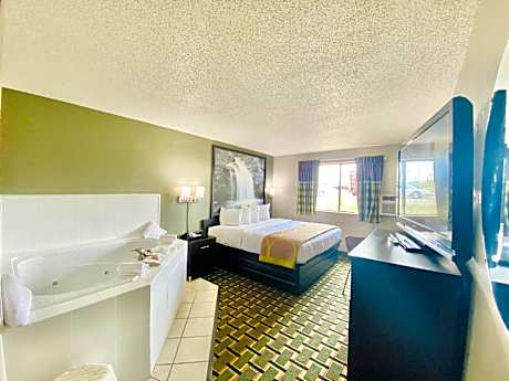 Deluxe King Room - Non-Smoking