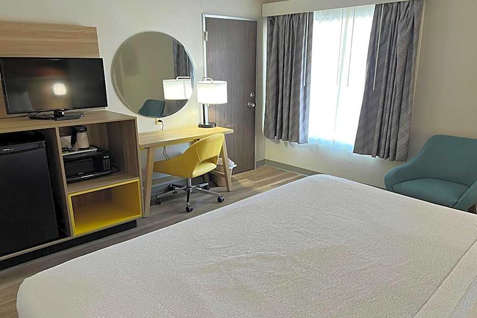 Days Inn by Wyndham Norman
