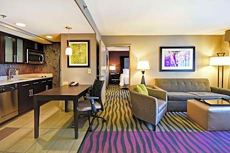 1King Hearing Accessible Suite Nonsmoking