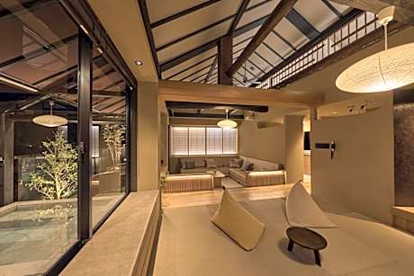 Suite with Mountain View