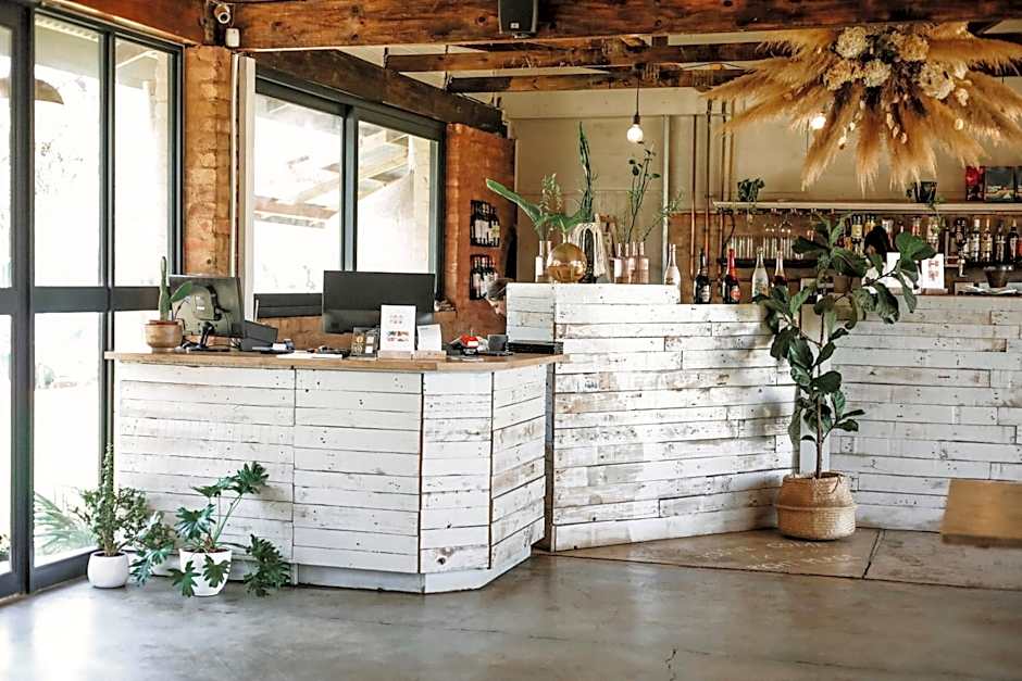 Lighthouse Guesthouse & Cafe