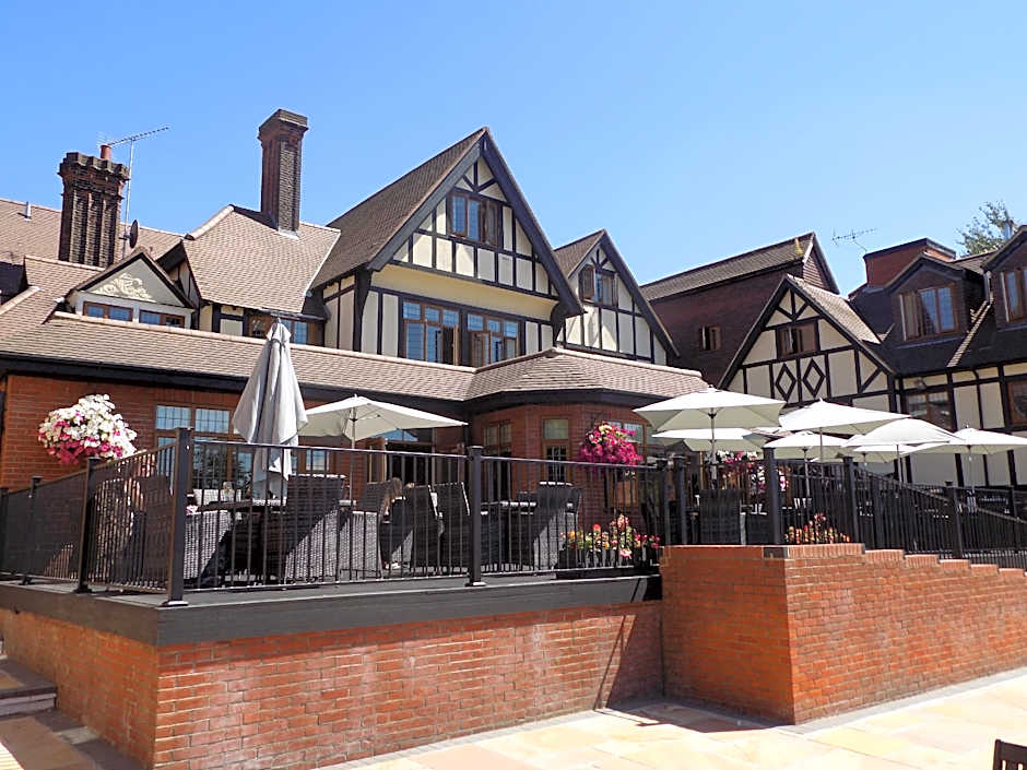 De Rougemont Manor Hotel