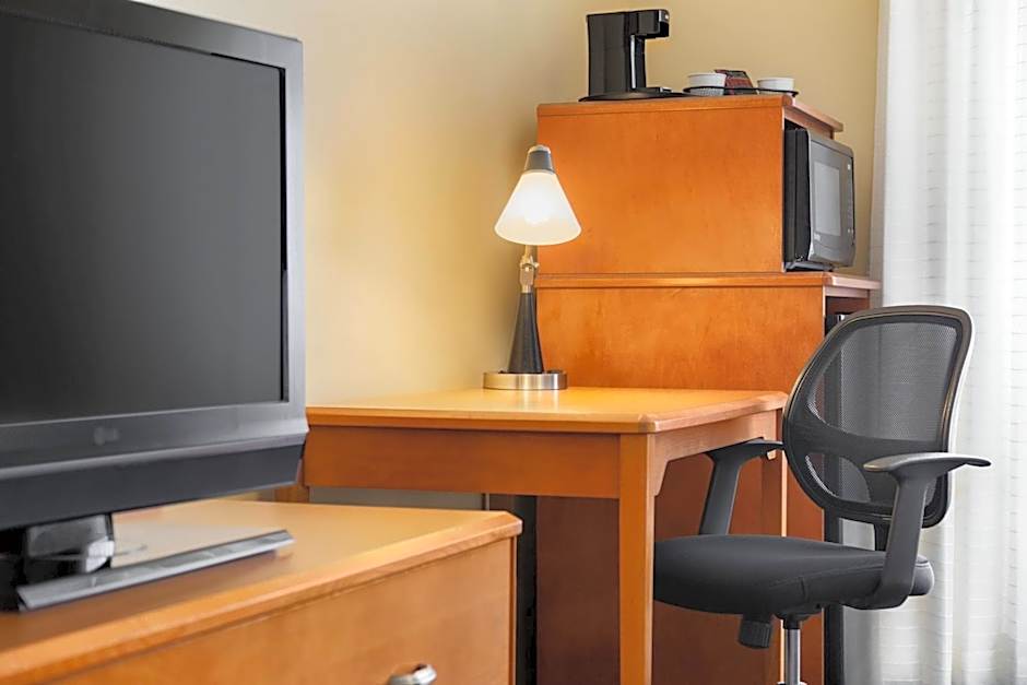 Fairfield Inn & Suites by Marriott Toledo Maumee