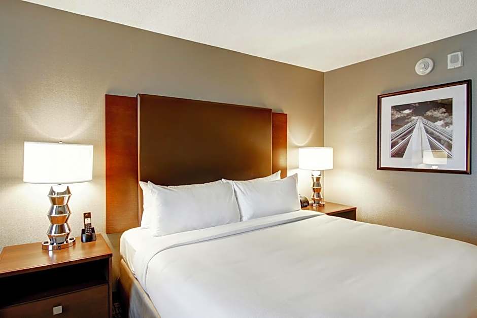 DoubleTree by Hilton West Edmonton