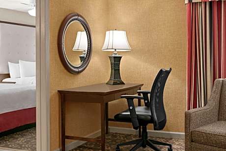 One-Bedroom Queen Suite with Two Queen Beds - Non-Smoking