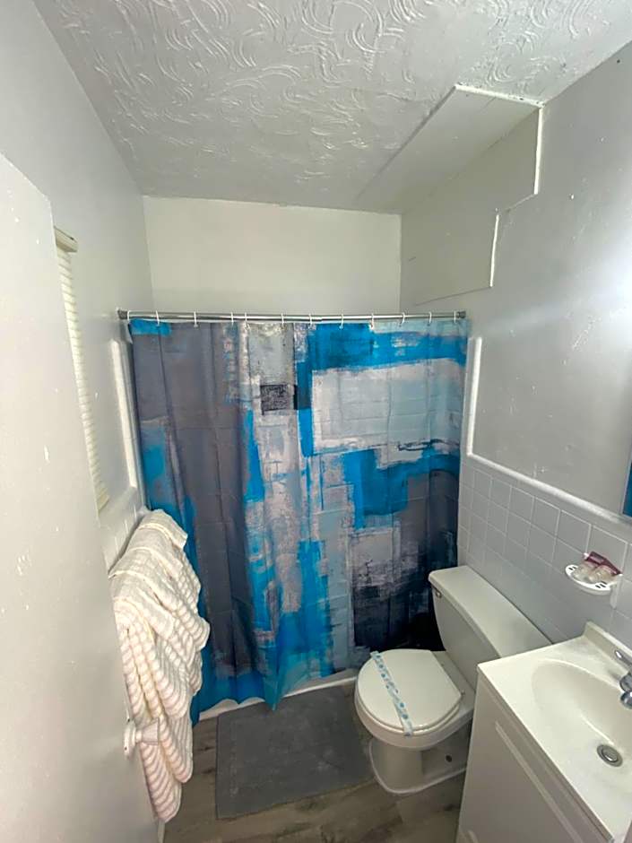 Uptown Inn & Suites