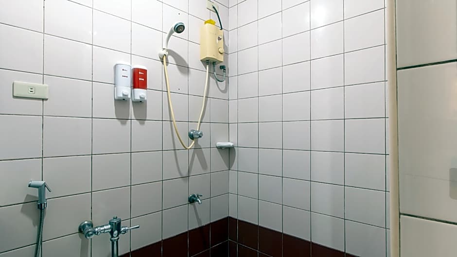 RedDoorz @ Downtown Tacloban