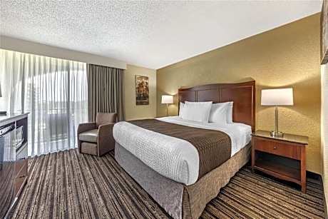 King Room with Balcony - Non-Smoking