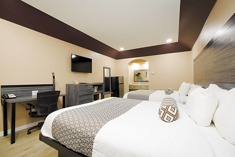 Sapphire Inn & Suites