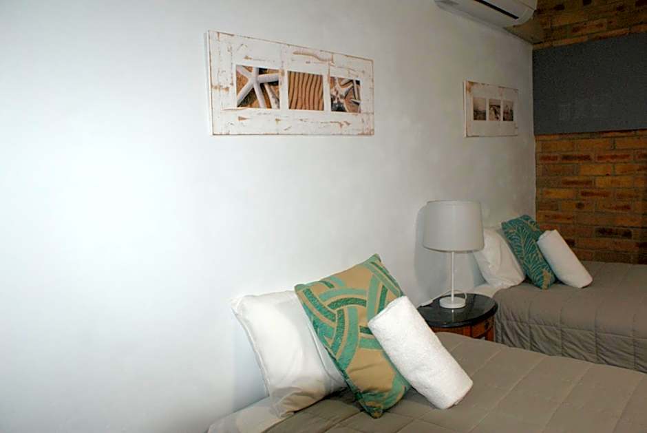 Hawks Nest Motel