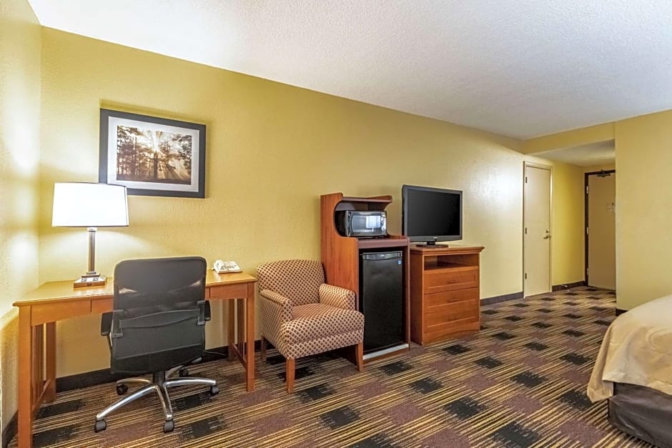 Quality Inn Newton at I-80