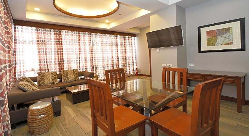 Paragon Hotel And Suites