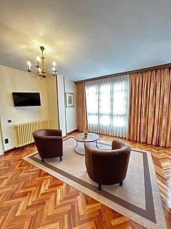 Double or Twin Room with Mountain View