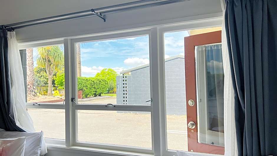 18th Avenue Thermal Motel